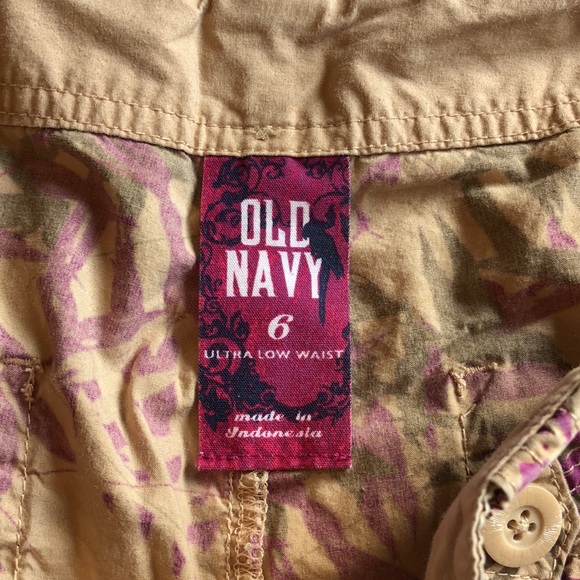Old Navy Women’s Shorts - Picture 2 of 4